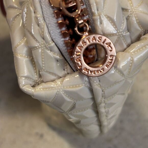 Anastasia Cream Geometric Home Accent - Picture 3 of 6